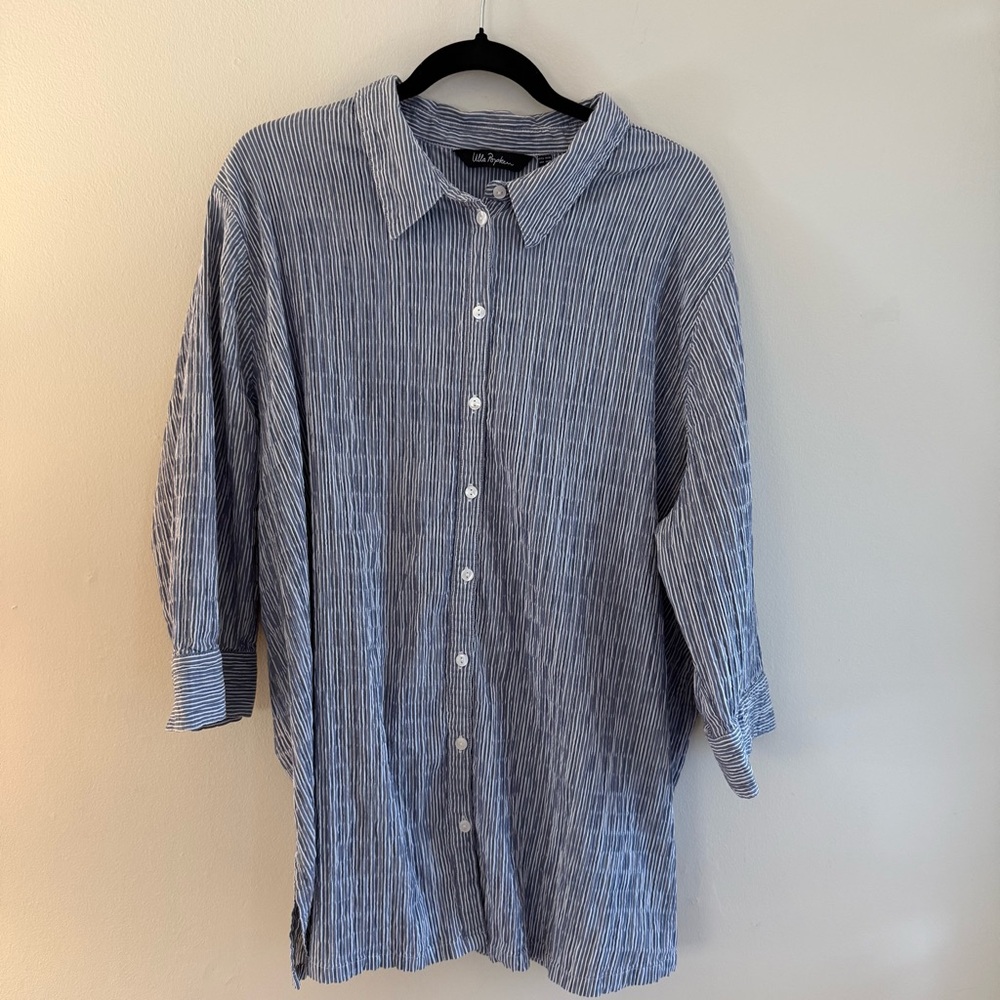 Ulla Popken.  Blue and White.  Crinkle fabric never looks wrinkled.  Size 24/26